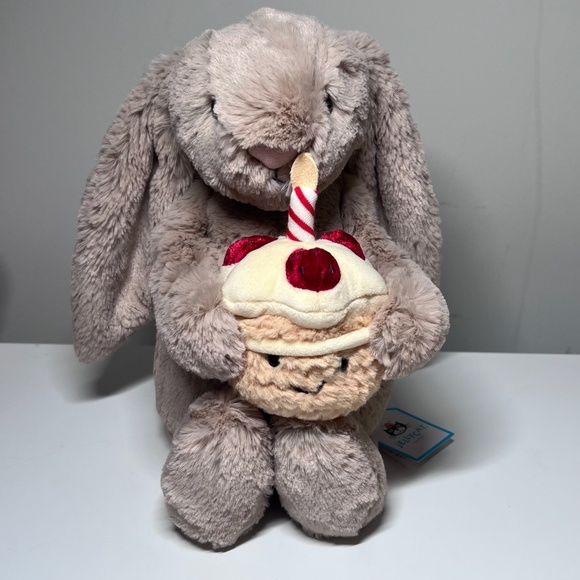 BNWT RARE Jellycat BASHFUL BEIGE BUNNY BIRTHDAY Cake Soft Plush Rabbit HTF - Picture 1 of 6